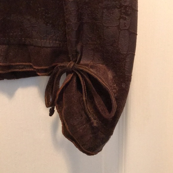 🧵 Brown Ruffle Blazer - Picture 4 of 5